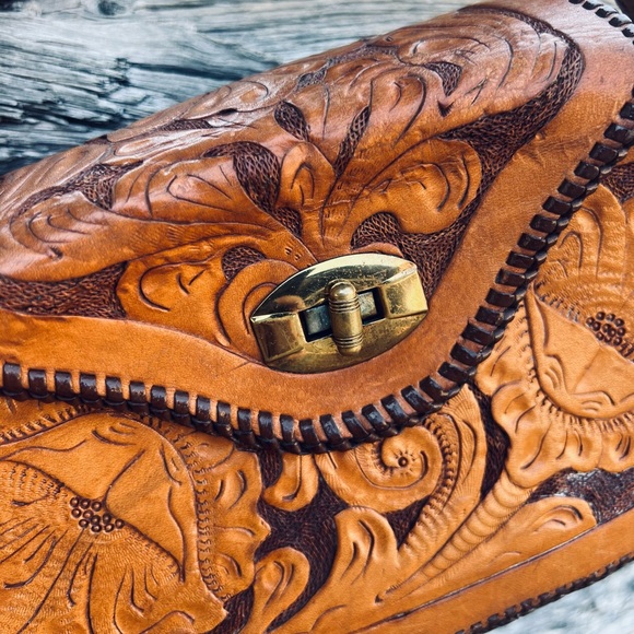 Vintage 1970’s Hand Tooled Floral Leather Western Boho Structure Mini Bag Purse - Picture 4 of 8